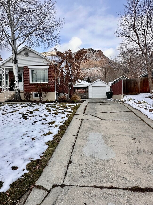 Building Photo - 2560 Fillmore Ave