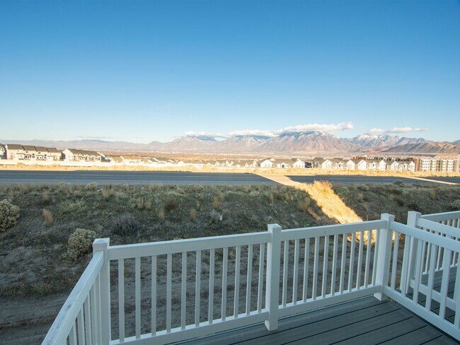Building Photo - Beautiful 2-Story Premier Townhome w/Attached 2-Car Garage and Unfinished Basement in Herriman