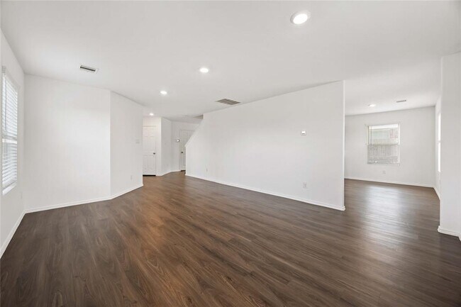 Building Photo - 14611 Broadbury Pond Rd