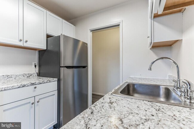 Building Photo - 7598 Gales Ct