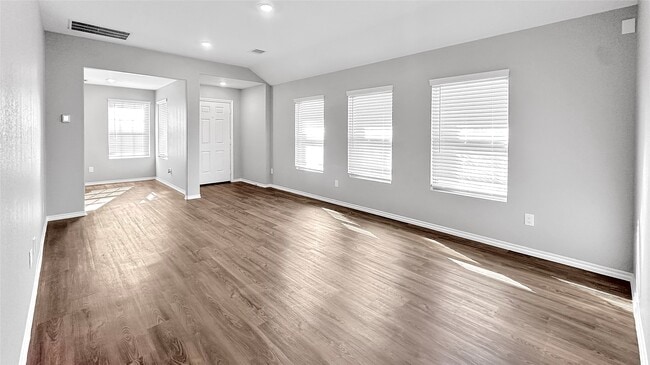 Building Photo - 937 Silver Birch Br