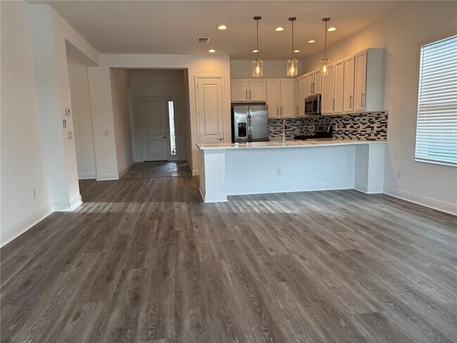 Building Photo - 31045 Lindentree Dr