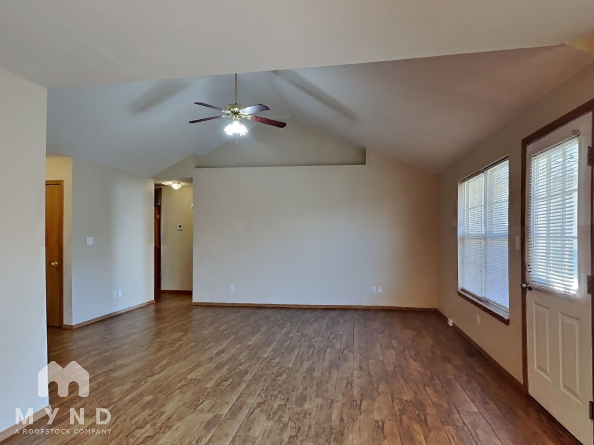 Building Photo - 701 N Pinewood Ave