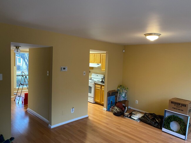 Building Photo - 2Bd/1.5Bth Beautiful TH in Greenbelt!!