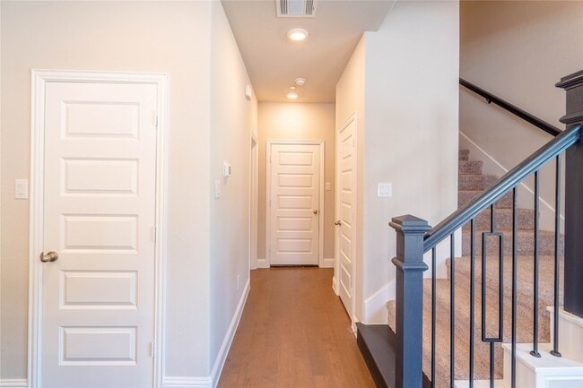 Building Photo - 7800 Manilla Dr