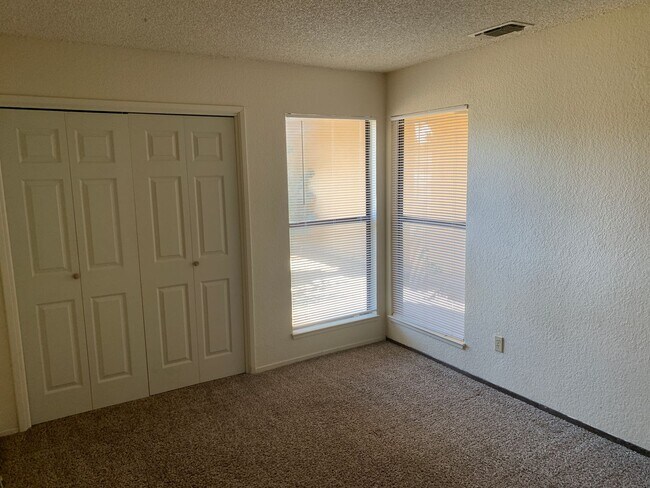 Building Photo - Beautiful home located in the heart of Turlock