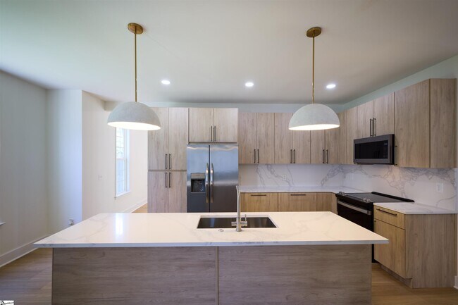 Building Photo - 307 Woodruff Lake Way