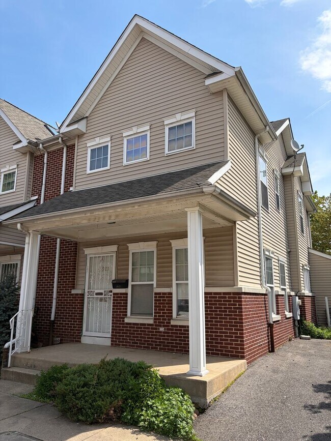 Building Photo - ??? MODERN 3BD & 1.5BATH HOUSE WALKING DISTANCE TO TEMPLE UNIVERSITY!!! ???