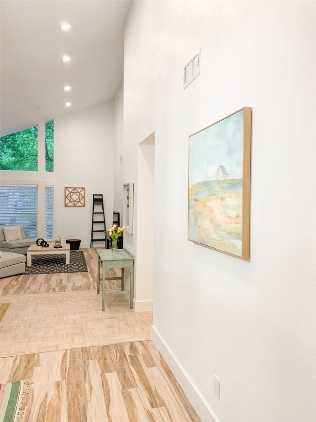 Building Photo - 5 Sandlily Ct