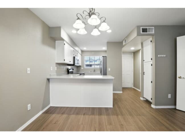 Building Photo - Chandler Townhouse with Double Ensuites