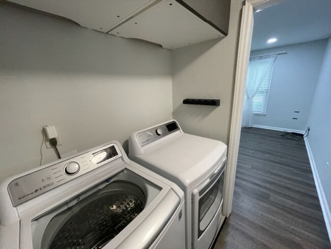 Building Photo - 4804 Hoyle Dr