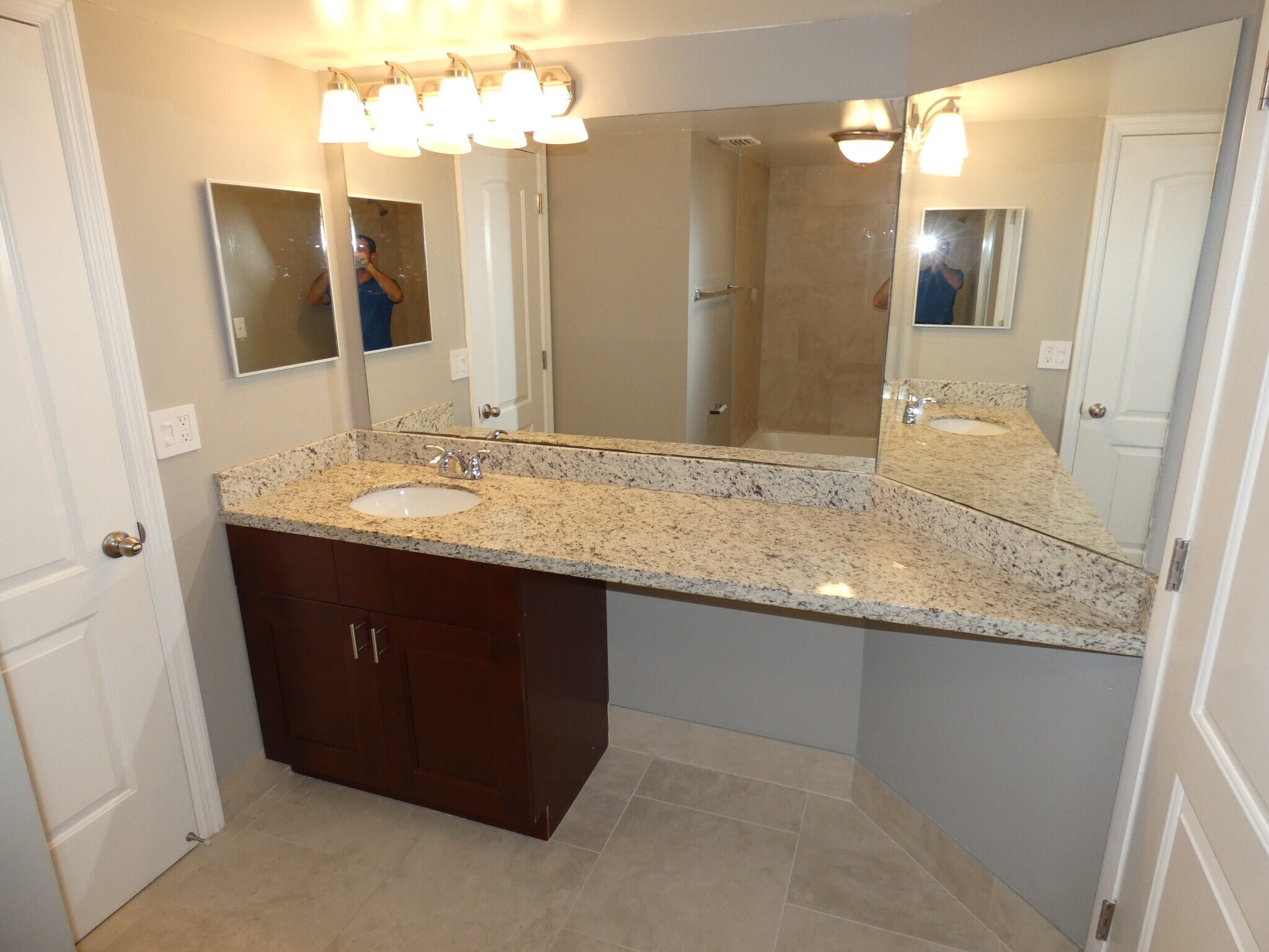 Building Photo - 2851 N Oakland Forest Dr