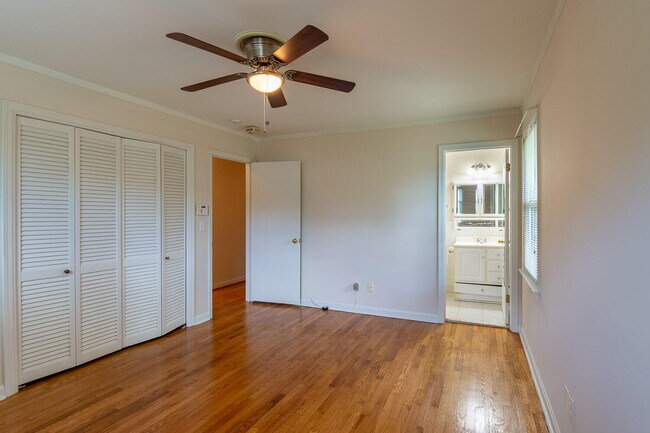 Building Photo - 3003 Stratford Dr