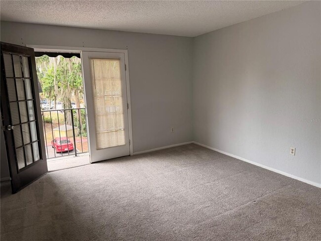 Building Photo - 3956 Versailles Dr