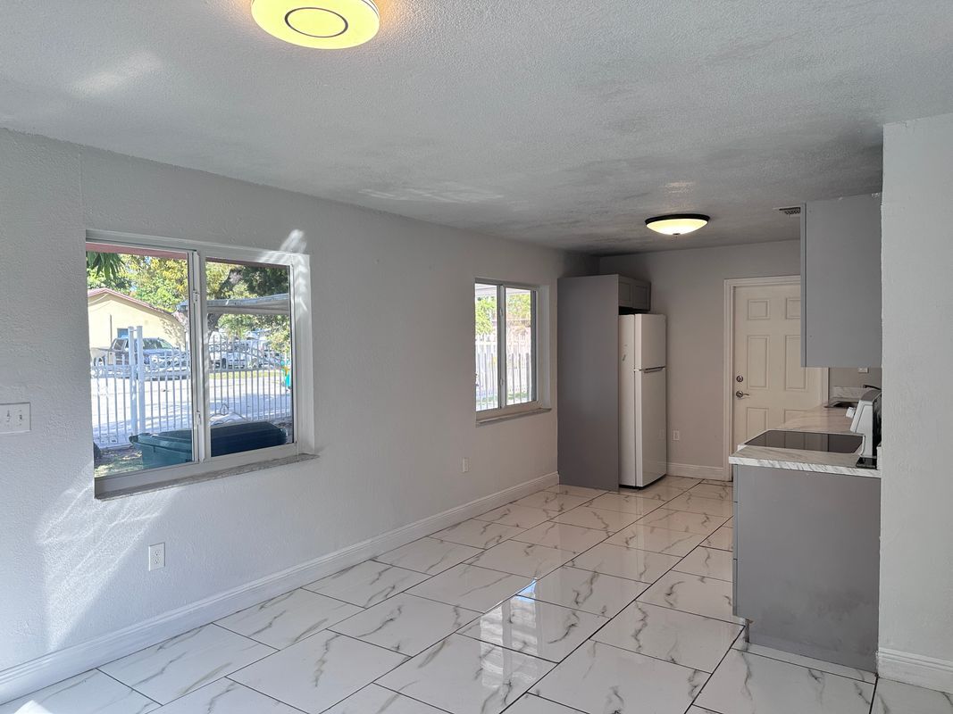 Building Photo - 410 NW 33rd St