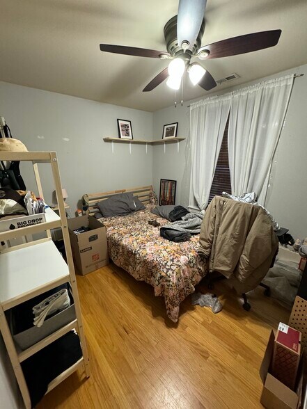 Bedroom 3 - 3925 W Altgeld St