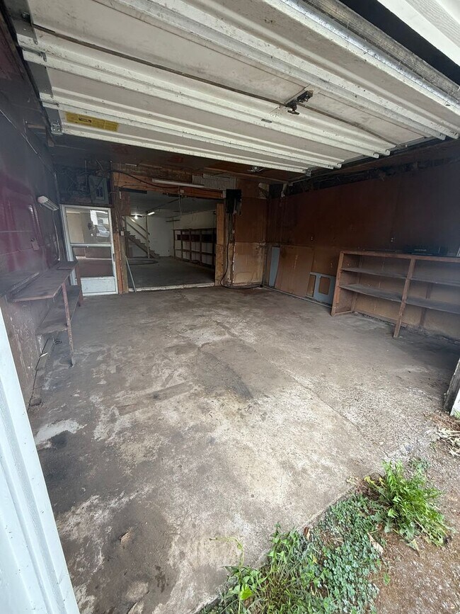 Building Photo - 2 bedroom possibly 3 with oversized Garage/Work Shop in Newville