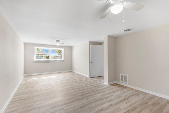 Building Photo - 1060 Okrina Dr