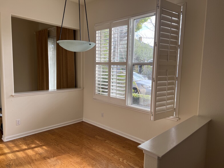 Building Photo - 202 Everett Ave