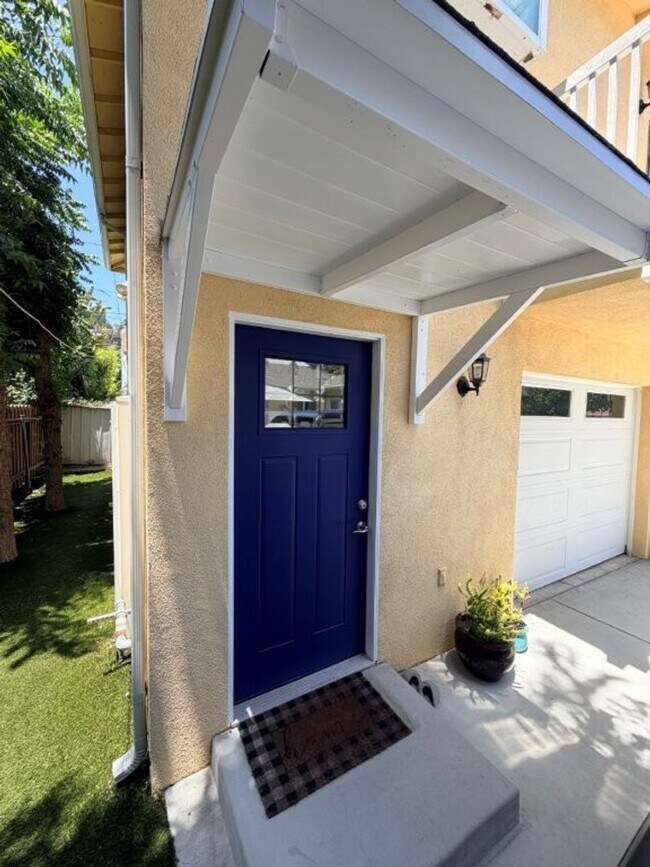 Building Photo - 4545 Vesper Ave
