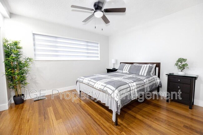 Building Photo - 270 NE 191st St