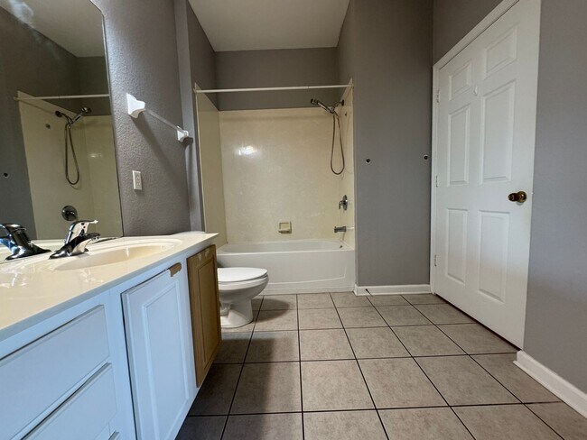 Building Photo - 6434 Cava Alta Dr