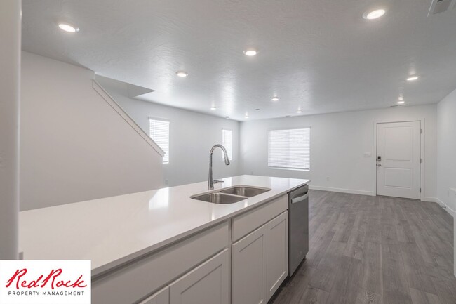 Building Photo - Brand New End Unit Townhome In Long Valley