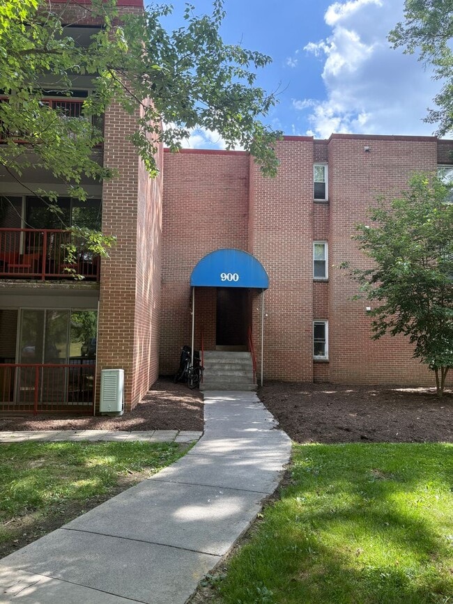 Building Photo - Brightwood - 900-B4