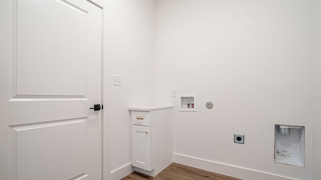 Building Photo - 2036 Salina Cir