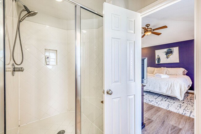 Building Photo - Beautiful Westside home FURNISHED with 4 b...
