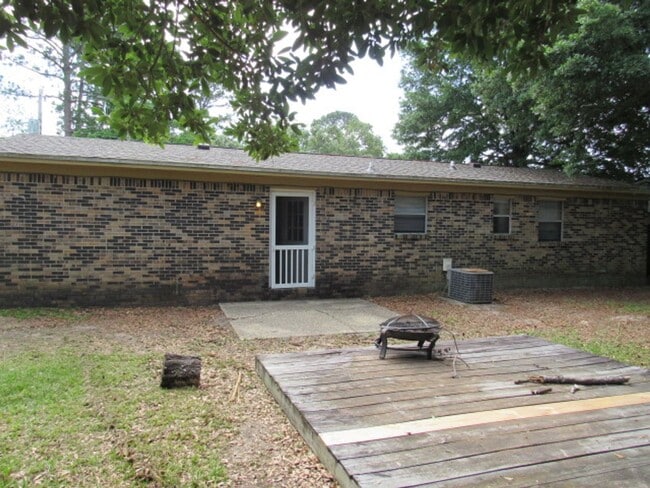 Building Photo - Convenient to NAS and Corry!