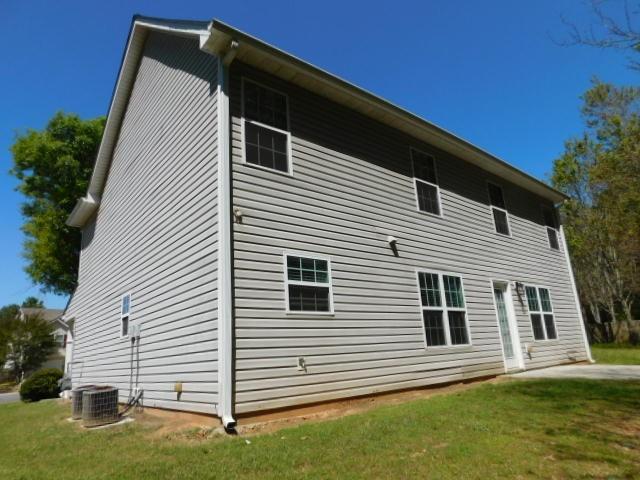 Building Photo - 1834 Stephens Pond View