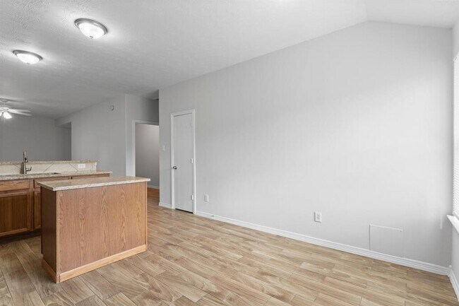 Building Photo - 5041 Willow Point Dr