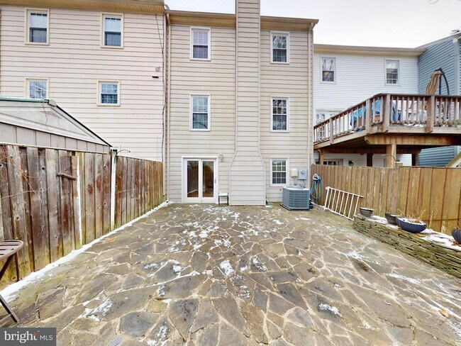 Building Photo - 7302 Rolling Oak Ln