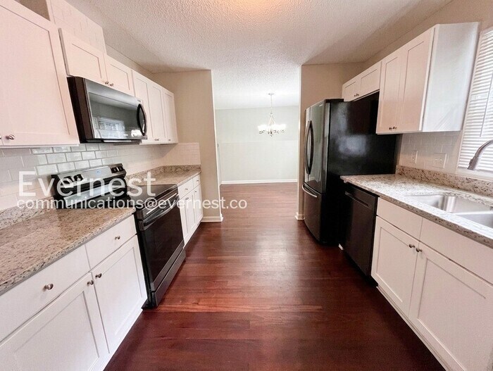 Building Photo - 400 Wilcrest Dr