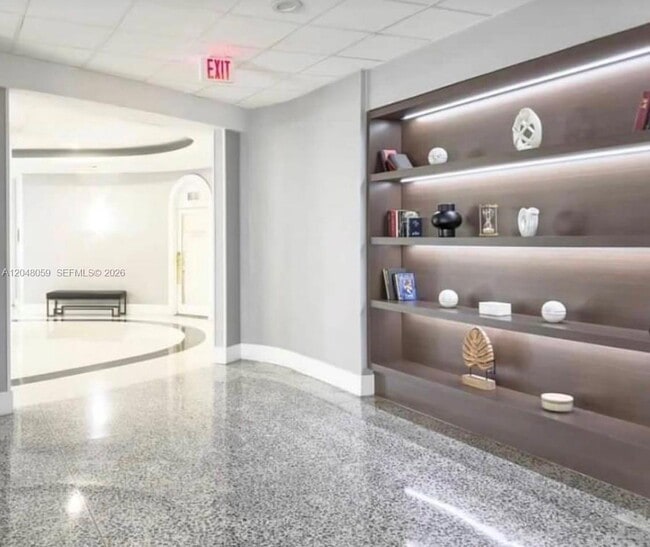 Building Photo - 3140 S Ocean Dr
