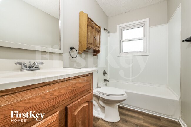 Building Photo - 19304 E 7th St N