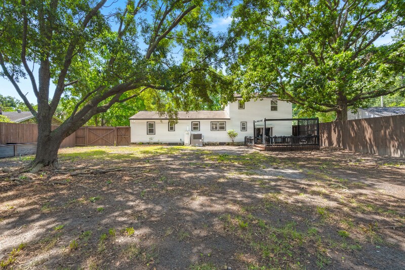 Building Photo - 2720 N Oakridge Cir