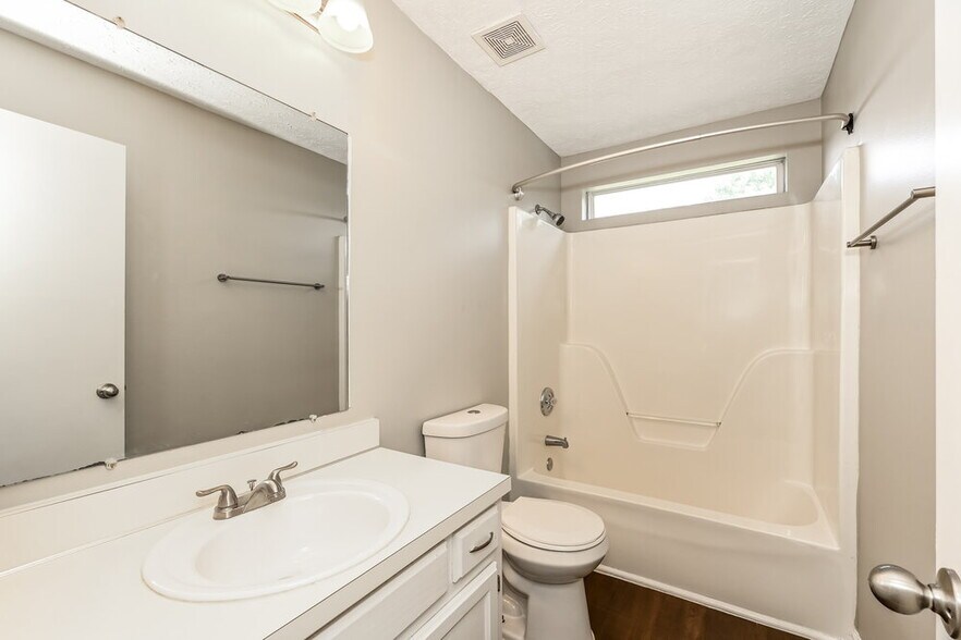 Building Photo - 207 Fairfield Dr