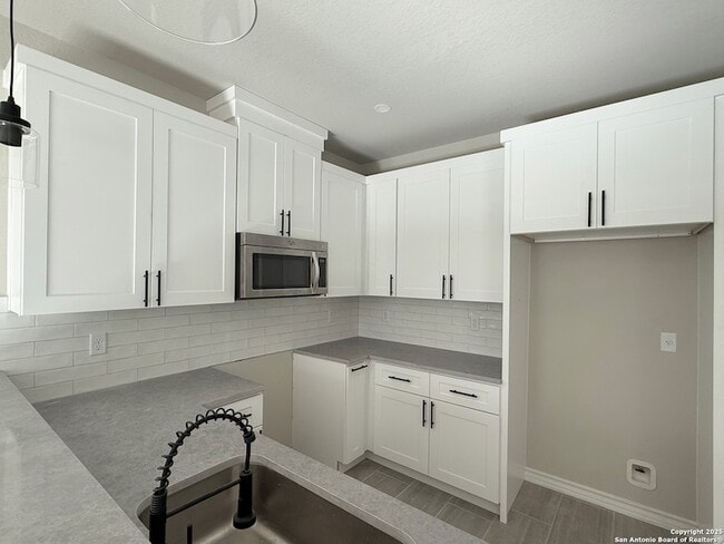 Building Photo - 411 Moselle Ave