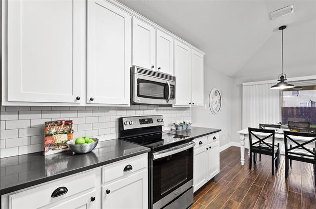 Building Photo - 1432 Castlegar Ln