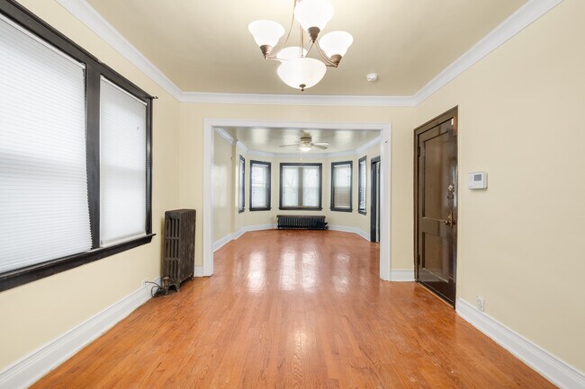 Building Photo - 8533 S Oglesby Ave