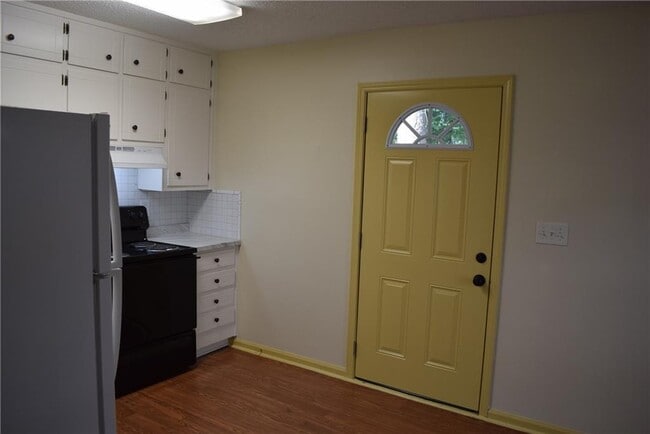 Building Photo - 475 Holly Ridge Dr NW