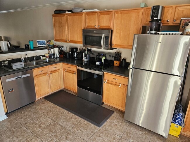 Building Photo - Darling 2br/3.5 townhome in Brier Creek! O...