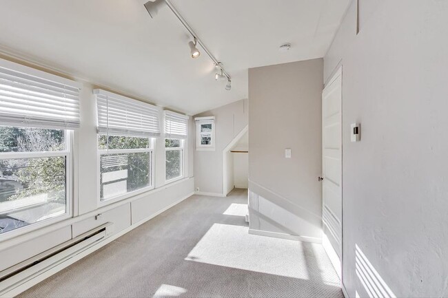 Building Photo - 159 Emerson St