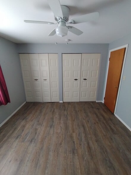 Master bedroom with closet - 8306 Park Rd