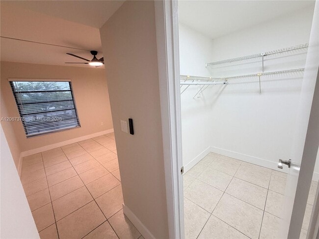 Building Photo - 5900 SW 127th Ave