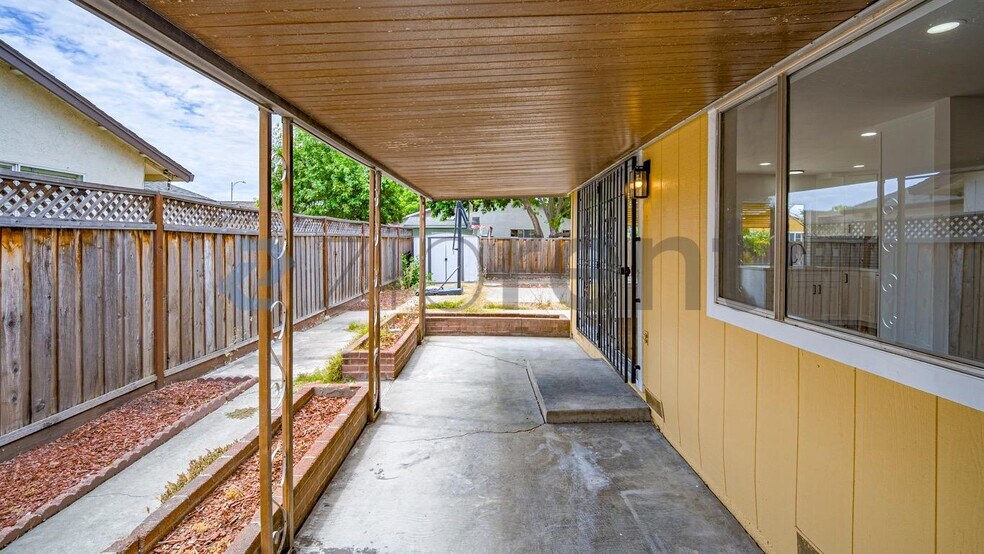 Building Photo - Unit