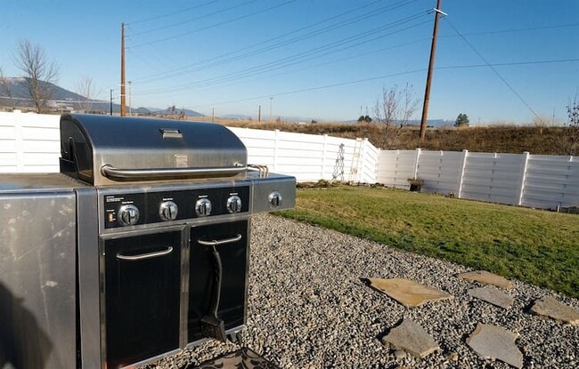 Building Photo - 3880 Graphite Ct