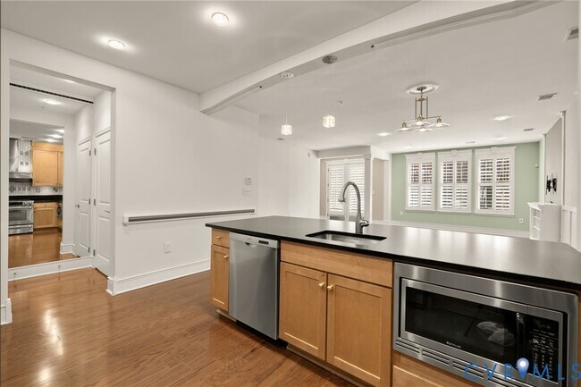 Building Photo - 1418 N Rhodes St